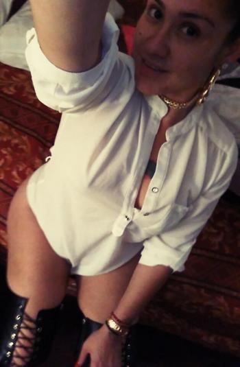, 21 Latino/Hispanic female escort, Long Beach
