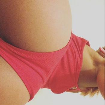 , 21  female escort, Long Beach