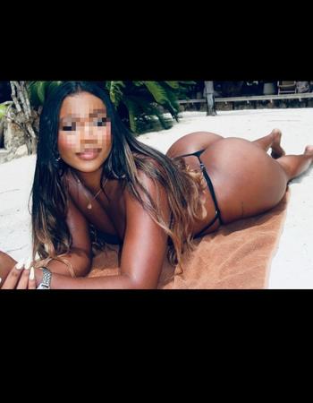 Yazmine, 22 Mixed female escort, Longbeach