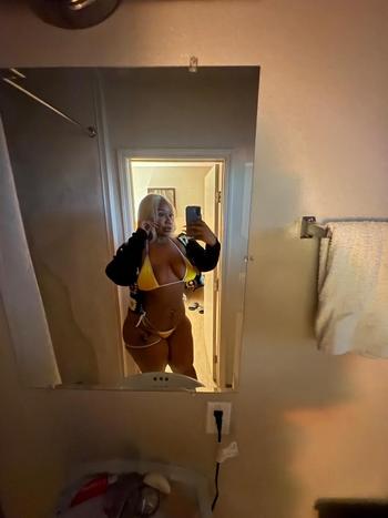 Alley, 22  female escort, Long Beach