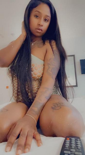 Cherry, 25  female escort, Long Beach