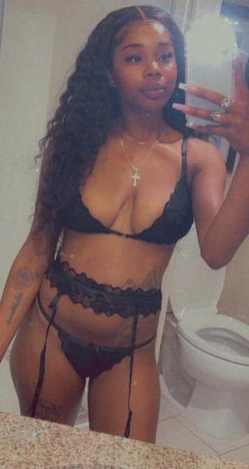 NomiMunii, 26  female escort, Long Beach