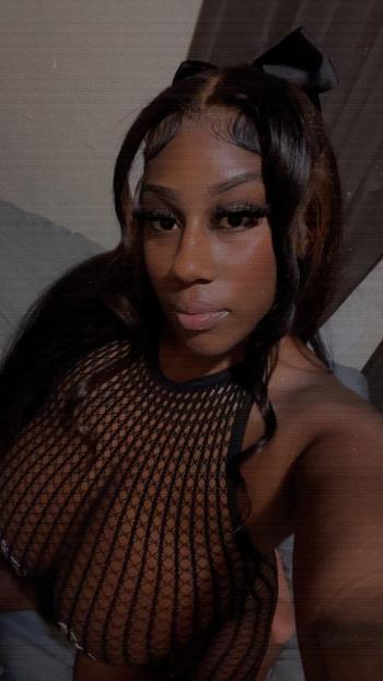 Privacy, 25  female escort, Long Beach