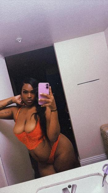 Mia, 21  female escort, Long Beach