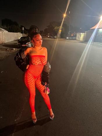 honey, 21  female escort, Long Beach