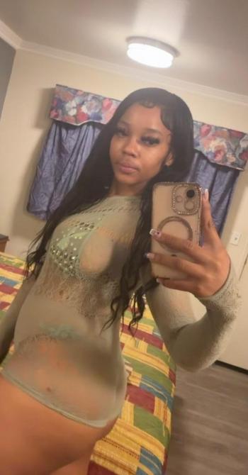 Yaya , 21  female escort, Long Beach