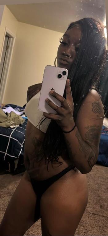 Melly , 23  female escort, Long Beach