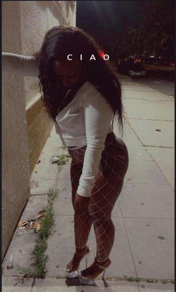 Pearl, 25  female escort, Long Beach